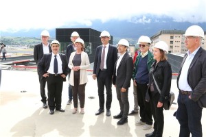 Foto del gruppo sul tetto del nuovo edificio dell'ospedale di Bolzano