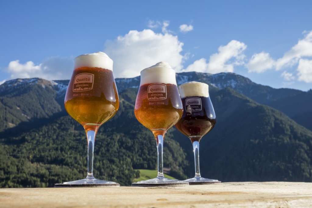 Suedtirol, Bier, regionales Bier, Landschaft: Villnöss,