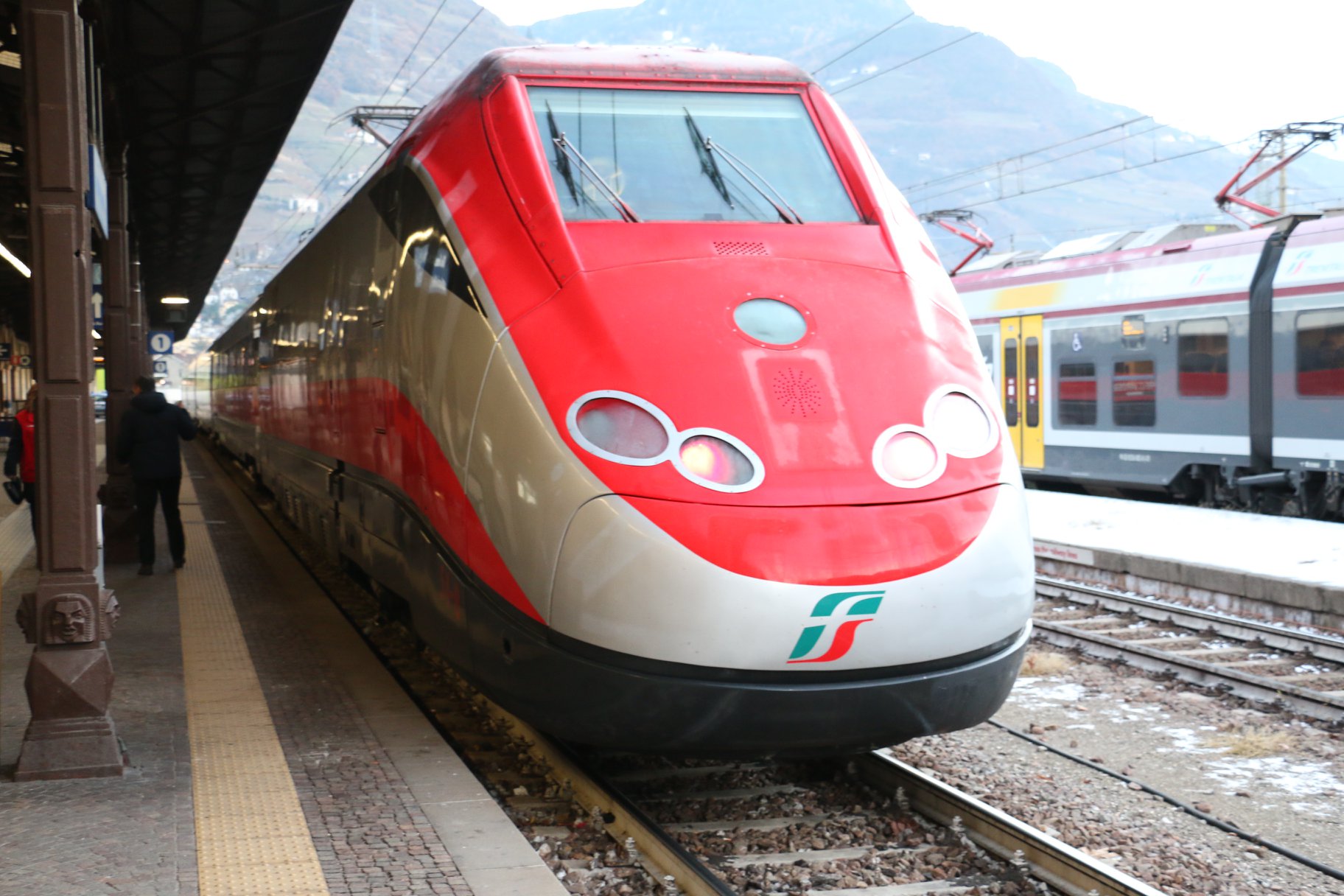 Il treno per Milano piace 40mila auto in meno grazie al Frecciarossa, summit con Trenitalia per